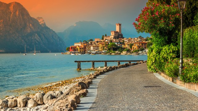 Famous,Malcesine,Touristic,Recreation,Resort,,Paved,Walkway,With,Colorful,Flowers
