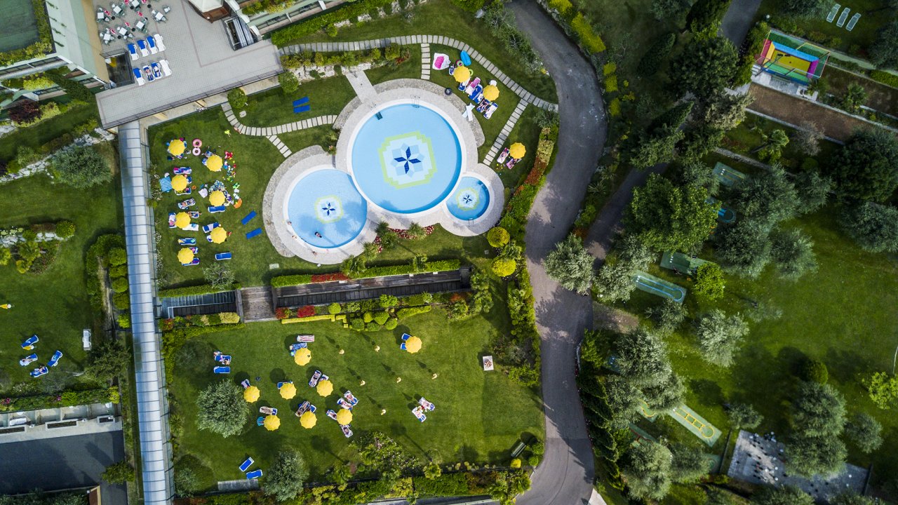 piscine-e-parco-verde-Majestic-Palace